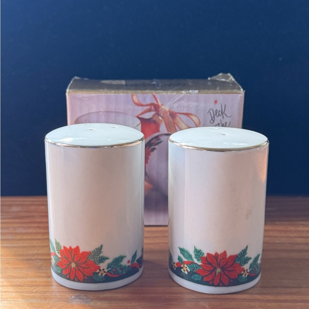 Tienshan Fine China Holiday Salt and Pepper Shakers